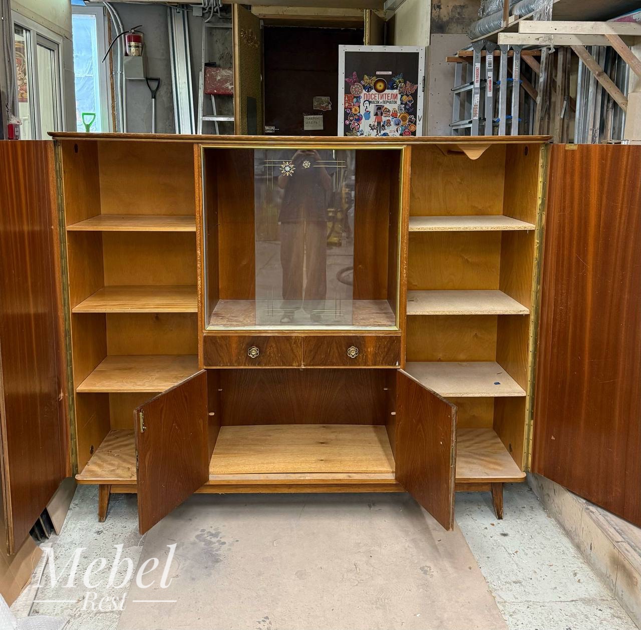 chehoslovackij-shkaf-servant