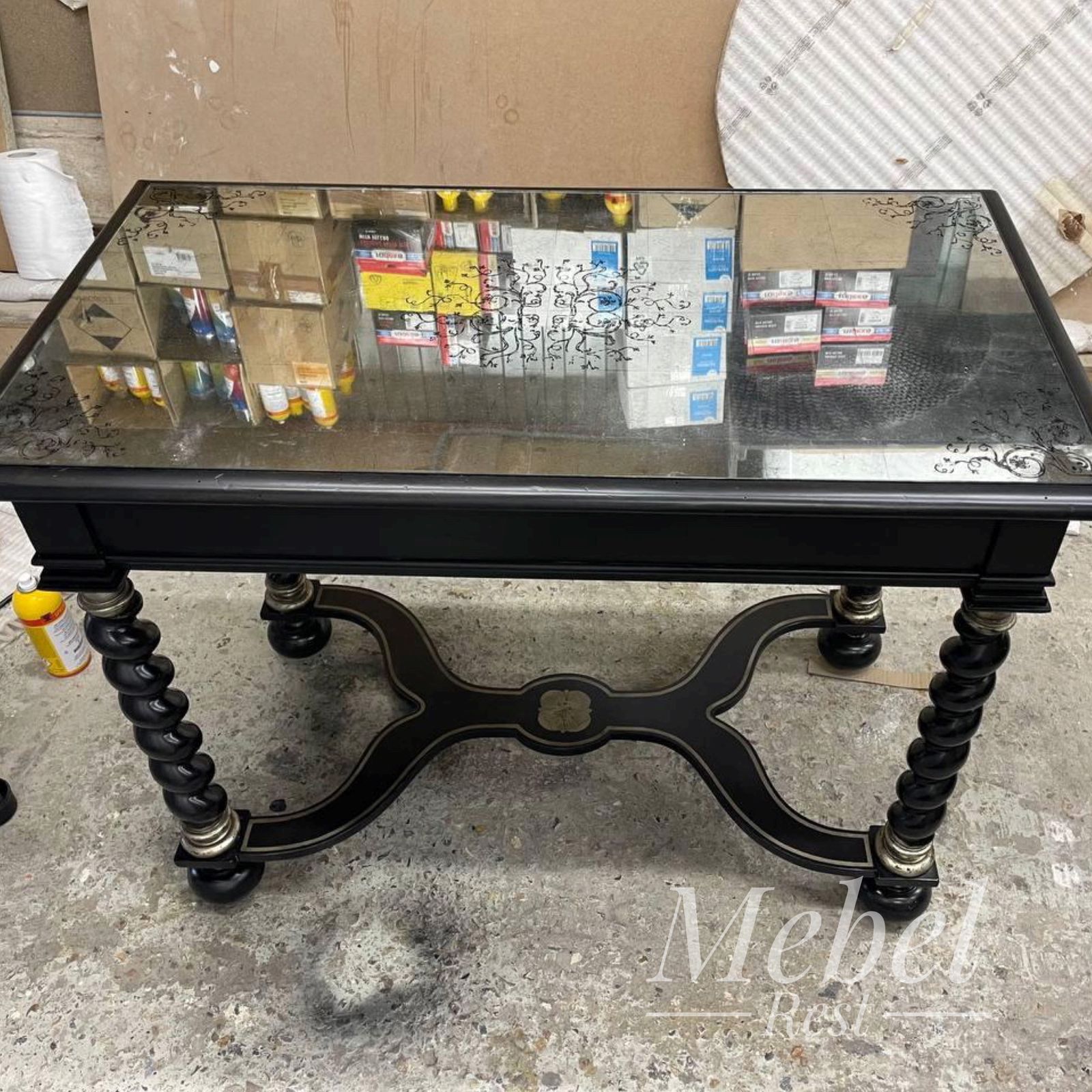 italyanskij-stol-i-domashnie-zhivotnye