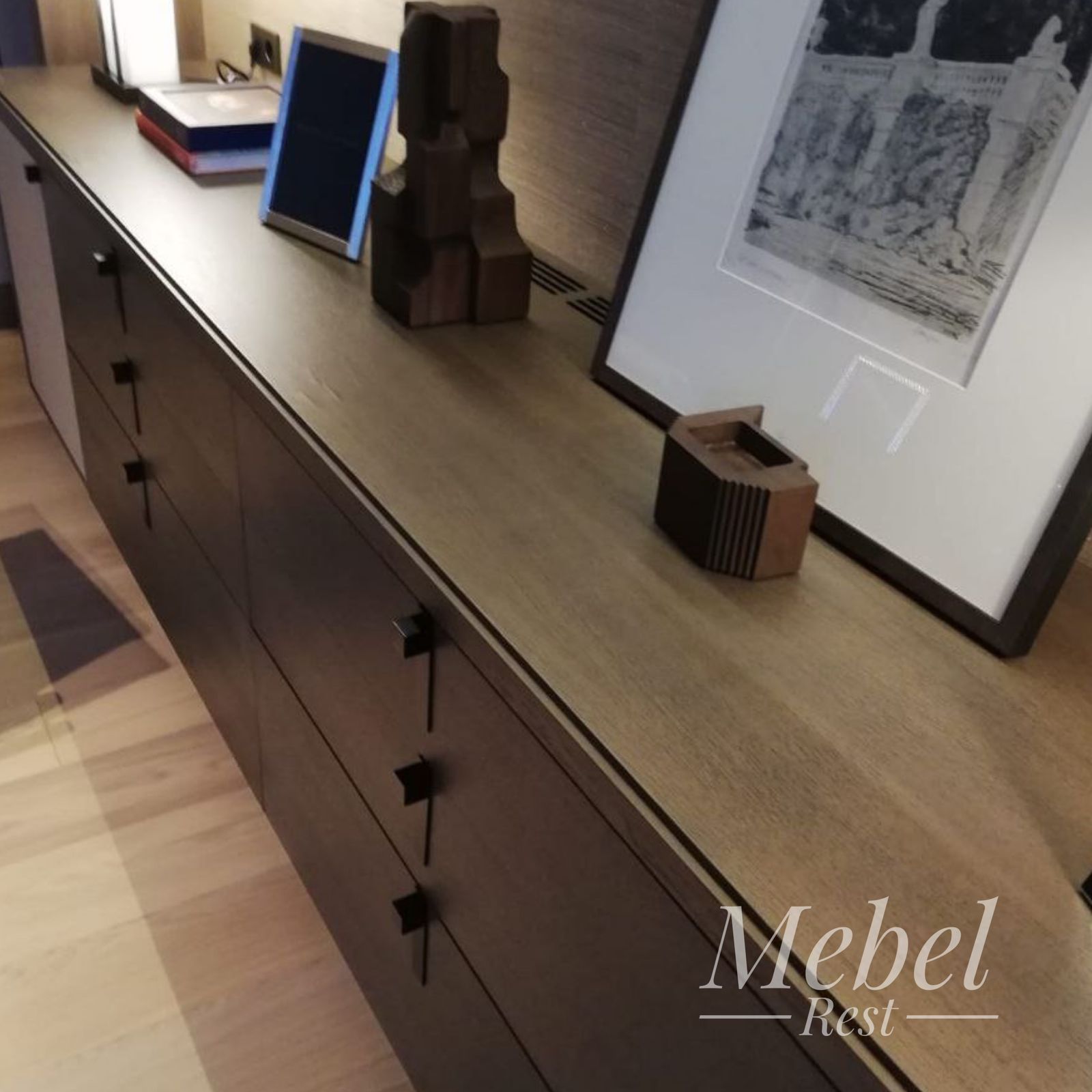 vzdutie-shpona-na-bolshom-komode