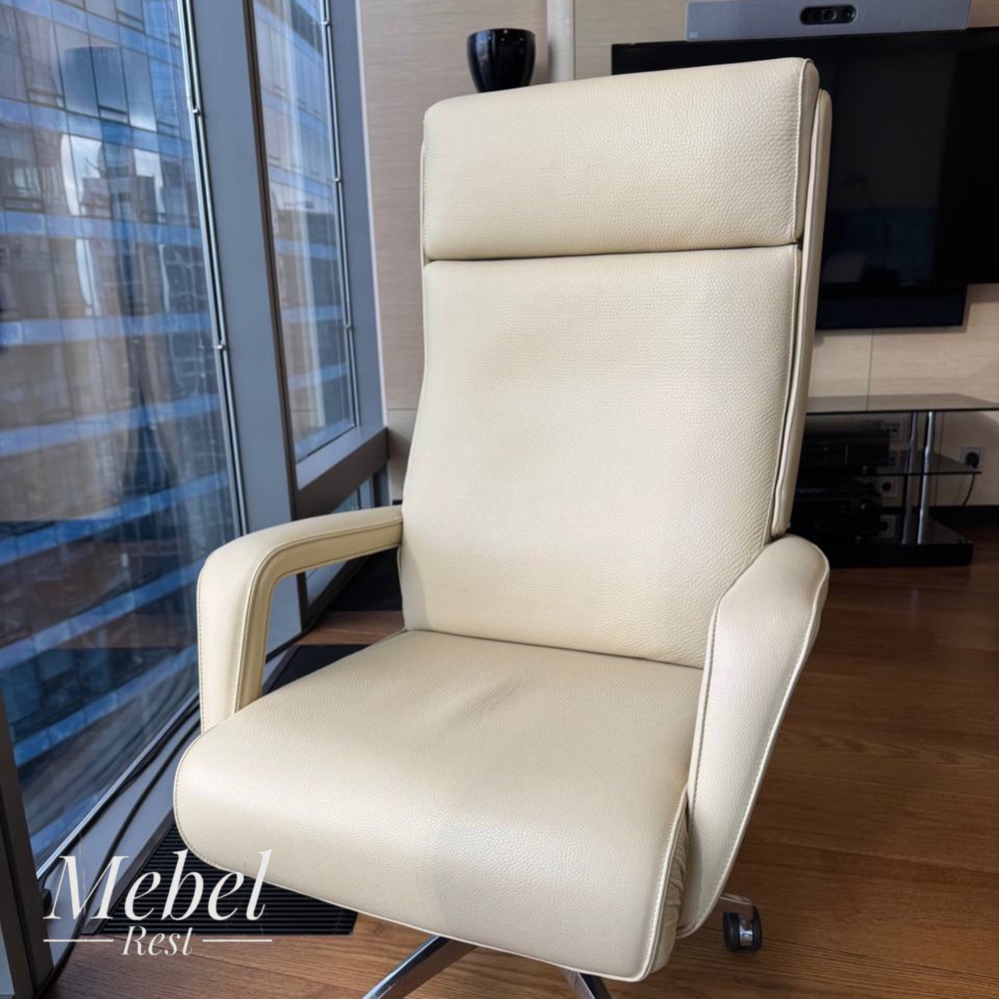 restavraciya-zatertostej-obivki-kresla